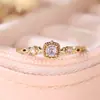 Anel Rongxing Cross-Border de Luxo Leve com Renda Bordada de Pérolas, Pedras Laterais Simétricas e Aro Fino, Anel Versátil e Elegante