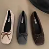Mocassins rasos de bico quadrado e sola reta para mulheres, novo modelo 2026, sapatos estilo coreano vintage com laço
