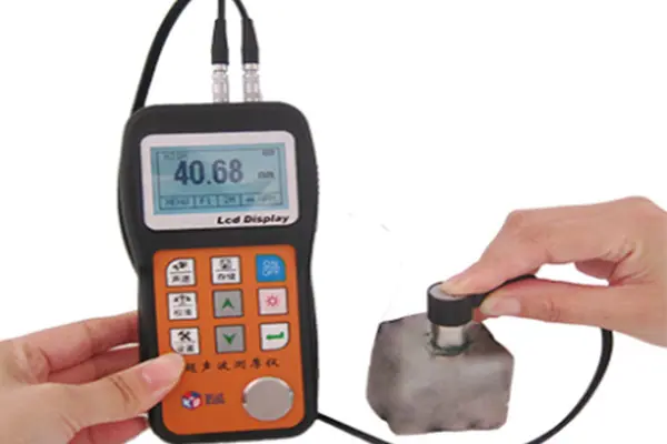 NDT320Z超声波测厚仪.jpg
