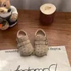 Zapatos de Cuero Suave Estilo Retro para Niñas, Nuevo Estilo Primavera y Otoño con Velcro, Zapatos para Bebés de 1 a 3 Años, Planos Duraderos Estilo Princesa