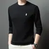 Sudadera con Cuello Redondo Otoño 2026 Moda Masculina Bordado Exquisito de Alta Gama Versátil de Color Sólido Camiseta de Manga Larga para Hombre Hombre