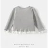 Camiseta Dulce de Manga Larga para Niña Primavera y Otoño 2026 Nuevo Estilo Bebé Niña Algodón Puro Rayas Cuello de Encaje Cardigan Falso de Dos Piezas