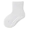 Calcetines de suelo de verano para bebé, calcetines finos de malla hasta la pantorrilla para niños y niñas, a prueba de frío, antideslizantes, color liso con puntos de goma