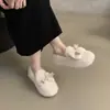 Sapatos femininos peludos 2026 estilo coreano novo de inverno para exterior mocassins slip-on de sola macia com forro de pelúcia e laço fofo sapatos de algodão