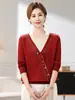 Suéter de Moda Dos en Uno 2026 para Madres, Mujeres de Mediana Edad y Mayores, Moda Otoño/Invierno, Elegante Botonadura Diagonal, Tejidos de Talla Grande