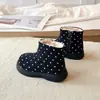 Botas de neve casuais versáteis estilo coreano para meninas com bolinhas, novo modelo de inverno 2026, botas de algodão com sola macia e zíper lateral para crianças mais velhas, estilosas