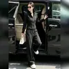 Conjunto esportivo casual legal e estiloso para mulheres, novo modelo outono 2026, conjunto de duas peças com jaqueta preta com zíper e calça pantalona, com toque de alta qualidade