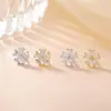 Yi Lu Yin Plata de Ley S925 Chapada en Oro Estilo Coreano Moda Flor Brillante Superficie Brillante Pequeño Fresco Simple Para el Trabajo Temperamento Aretes de Botón Adornos para Orejas