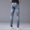 Jeans Bordado Estampado Novo Primavera/Verão 2026 para Homens, Calças Longas Slim Fit Stretch, Calças Tendência Estilo Europeu para Homens