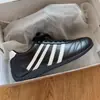 Zapatillas de entrenamiento retro alemanas de suela plana plateadas para mujer, nuevas zapatillas casuales otoño 2026, zapatos blancos, zapatillas de taekwondo