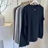 Nova Camiseta Feminina Básica Versátil de Manga Longa com Gola Redonda, Cor Lisa, Quente, com Detalhes em Folha de Ouro Escovada, para Outono e Inverno
