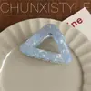 Pinza de Agarre Triangular Simple Estilo Nuevo Francés Pinza de Tiburón Imitación de Ácido Acético Pasador Elegante Hueco para la Parte Posterior de la Cabeza Accesorios para el Cabello