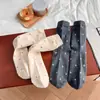 Calcetines holgados de otoño e invierno, amigables con la piel y cómodos, calcetines de media pantorrilla con estampado floral pequeño para mujer, calcetines largos versátiles estilo Ins, calcetines de algodón peinado para mujer