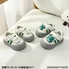 Tênis Infantis para Meninas Outono 2026 Novo Estilo Sapatos Casuais de Couro para Meninos Sapatos Infantis Sola Macia Antiderrapante Sapatos de Bebê