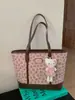 Bolsa Retro para Deslocamento Transfronteiriço Feminina 2025 Nova Casual Grande Capacidade Bolsa de Ombro Outono e Inverno Bolsa Tote Portátil