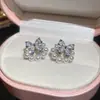 Pendientes de flor de circón con aguja de plata estilo coreano inspirados en ins, dulces y elegantes, adecuados para el uso diario, sensación de lujo ligero y alta gama