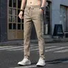Jeans Masculino Slim Fit Stretch de Outono 2026 de Alta Qualidade de Hong Kong, Calças Casuais Longas Masculinas, Calças Masculinas Frescas de Seda de Gelo