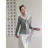 Camiseta Manga Longa Color Block Falsa Duas Peças Gola Azul Amarração Feminina Outono 2026 Lapela Moda Elegante Afinando Top