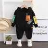 Traje de Dos Piezas Infantil de Moda Estilo Coreano Nueva Versión Primavera y Otoño Casual para Niños de 1 a 5 Años Sudadera con Capucha Dibujos Animados Letra Mangas Largas Pantalones