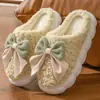 Chinelos de algodão femininos outono e inverno nova temporada pós-parto internos casa antiderrapante sola grossa laço pelúcia chinelos de algodão