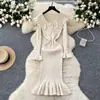 Vestido Retrô Francês com Gola Boneca e Manga Sino Slim para Mulheres Outono Cintura Afinando Visual Elegante Saia de Tricô Franzida