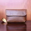 Bolsa Pequena Quadrada Masculina com Padrão de Mão, Bolsa de Couro Transversal Nova de Couro Bovino de Primeira Camada, Bolsa de Ombro Masculina de Grande Capacidade, Moderna e Respirável