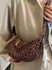Lona fresca y elegante con estampado de leopardo 2026 nuevo modelo de verano ins de moda versión coreana bolsa tipo dumpling bolsa de axila de alto valor