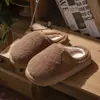 Chinelos de pelúcia de algodão femininos, novo estilo outono/inverno 2026, antiderrapantes para casa, forrados com fleece para aquecimento, sola grossa, estilo casal, versão masculina