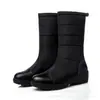Comércio exterior tamanho plus inverno quente forrado com fleece novo sola plana acolchoado tecido de plumas tubo de tecido de plumas botas de neve tamanho plus botas femininas em estoque