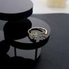 Anillo de Apertura Explosivo Versátil de Lujo Ligero para Hombres y Mujeres Diseño Nicho Anillo con Sentido de Alta Gama Joyería Anillo de Dedo Vintage para Parejas