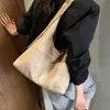 Bolsa feminina grande de couro fosco retrô, nova bolsa de ombro única para mãe e filha outono/inverno 2026, bolsa tote texturizada para trabalho e deslocamento