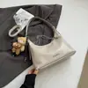 Bolso cruzado de axila minimalista suave color marrón de moda para este año, para el trabajo y los desplazamientos, nuevo estilo 2025, bolso pequeño versátil y a la moda