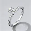 Anillo de Compromiso de Plata S925 con Moissanita de 1 Quilate Color Huevo de Paloma, Estilo Europeo y Americano, Lujo Ligero, Alta Gama, Montura de Cuatro Garras