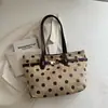 Bolsa de mão moderna com poá para mulheres, nova coleção 2026, bolsa de ombro de grande capacidade para o dia a dia, bolsa tote vintage de camurça