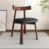 Silla de comedor de madera maciza nórdica para uso en hotel y hogar, silla moderna de lujo ligero con respaldo simple, diseño de pala negra para restaurante y bar