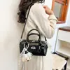 Bolsa de Mão Casual Fashion Bolsa Almofada para Mulheres 2026 Nova Bolsa Boston de Grande Capacidade para o Dia a Dia Bolsa Versátil de Ombro e Transversal