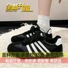 Zapatillas blancas súper modernas y versátiles, zapatos deportivos casuales planos de nicho para mujer, nueva colección 2026, zapatillas de entrenamiento retro alemanas increíblemente elegantes