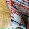 Venta al por mayor del fabricante Tela tejida de PE impermeable de doble cara Tela a rayas de color plástico Tricolor Material para bolso de mano Bolso tipo piel de serpiente Imagen fina