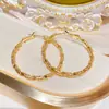 Brincos de Argola Geométricos Torcidos Tendência Agulha de Prata para Mulheres, Brincos de Fio de Prata Enrolado de Alta Qualidade