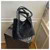 2025 Nuevo Estilo Casual para Viajes Cotidianos Gran Capacidad Moda Retro Gamuza Textura Simple Bolso de Hombro Axila