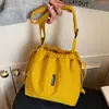 Bolso Pequeño Casual Japonés y Coreano para Mujer 2026 Nuevo Ligero Versátil Bolso Cruzado Deportivo con Cordón Bolso de Hombro Simple