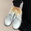 Tênis Brancos Versáteis Super Populares para Mulheres, Sapatos Casuais de Solado Grosso, Novos Loafers Casuais Versáteis Esportivos de Nicho Verão 2026