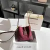 Dropshipping Nova Bolsa de Balde em Couro Fosco, Bolsa de Ombro Portátil com Múltiplos Compartimentos, Moderna e Versátil, Atacado