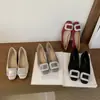 20256 Primavera Nuevo Estilo Hebilla de Pedrería de Satén Tacón Grueso Slip-On Versátil Zapatos de Ballet de Trabajo para Mujer