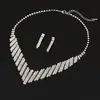 Conjunto de Joias Europeu e Americano de Duas Peças com Colar em V de Diamante Acessórios para Mulheres, Brilhante da Moda Doce Corrente Curta para Clavícula Brincos