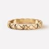 Anillo con Patrón de Diamantes Tachonado en Acero de Titanio Dorado de 18 Quilates, Suministro Directo desde Fábrica para Comercio Electrónico Transfronterizo, Lujo Ligero