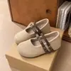 Elegantes Zapatos Mary Jane Tejidos de Lino para Mujer 2026 Nuevo Modelo Camelia Correa Única Planos de Boca Baja