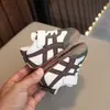 Zapatos Infantiles Jingqi 2025 Invierno Nuevos de Terciopelo Calientes Deportivos para Hombres y Mujeres Bebé Suela Suave Antideslizantes Zapatos Forrest Gump