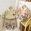 Conjunto de primavera y otoño para niños, ropa deportiva infantil, elegante y a la moda, conjunto de dos piezas para bebé niño con estampado de oso y cuello camisero