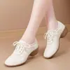 2026 Novos Sapatos de Dança Femininos de Couro Macio com Cadarço Salto Bloco Solado Macio Aumento de Altura Quatro Estações Antiderrapante Sapatilhas da Moda